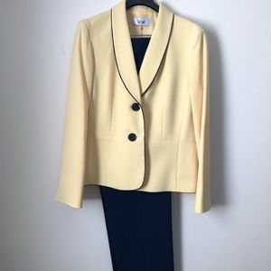 Le suit woman business suit
